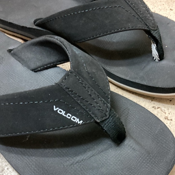 Volcom, flip flops, size 5 - Picture 2 of 7